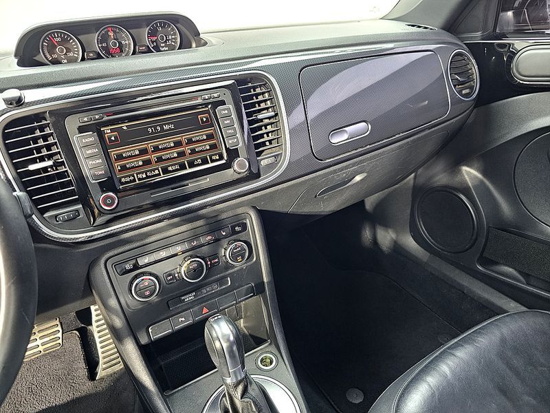 2014 Volkswagen Beetle 2.0 TDI Premium 3rd photo 10