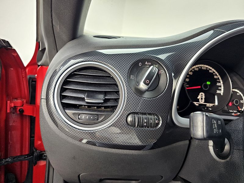 2014 Volkswagen Beetle 2.0 TDI Premium 3rd photo 12