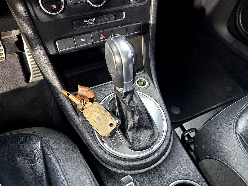 2014 Volkswagen Beetle 2.0 TDI Premium 3rd photo 14