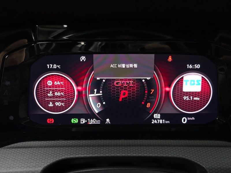 2024 Volkswagen Golf 2.0 GTI photo 8
