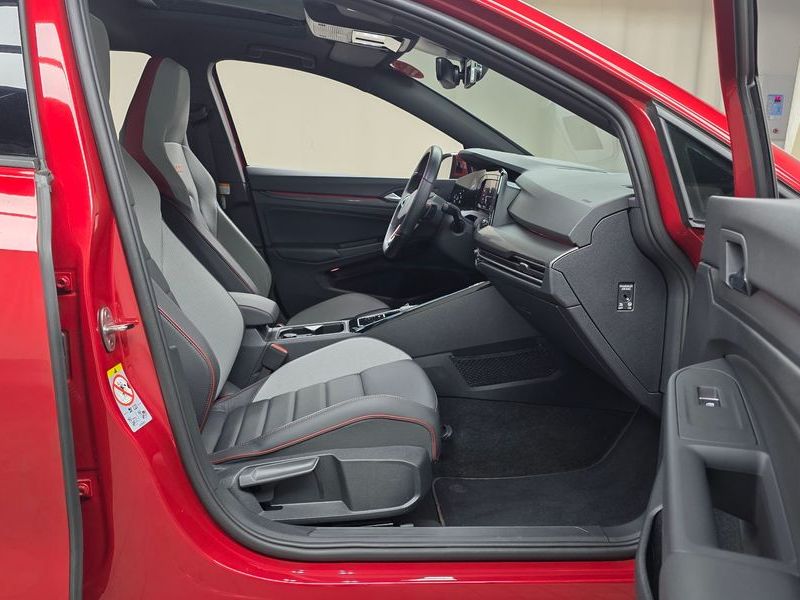 2024 Volkswagen Golf 2.0 GTI photo 11