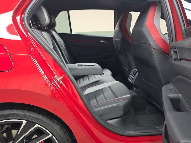 2024 Volkswagen Golf 2.0 GTI photo 12