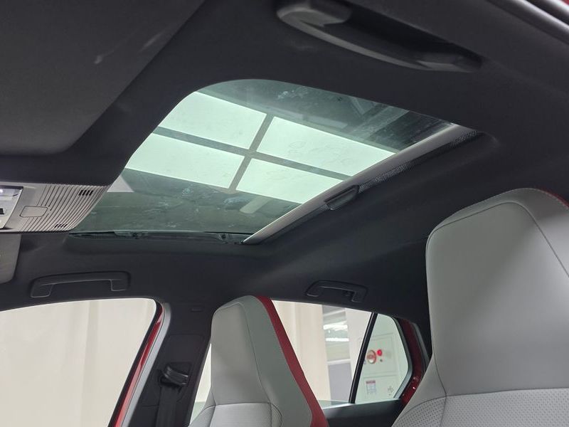 2024 Volkswagen Golf 2.0 GTI photo 19
