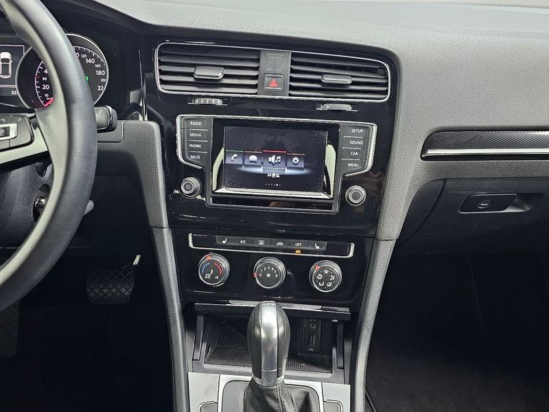 2013 Volkswagen Golf 1.6 TDI photo 15