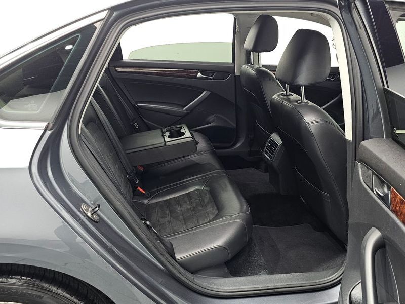 2013 Volkswagen Passat 2.0 TDI B7 photo 11
