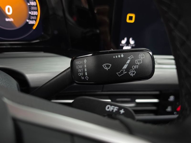 2023 Volkswagen Golf 2.0 TDI Prestige photo 28