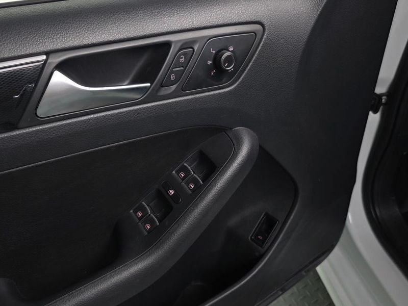 2015 Volkswagen Jetta 2.0 TDI BlueMotion 6th photo 17