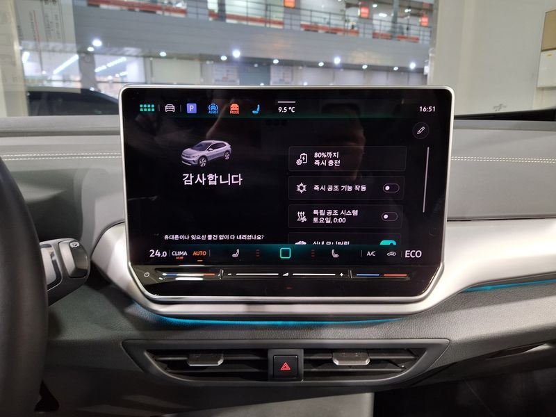 2025 Volkswagen ID.4 Pro photo 10