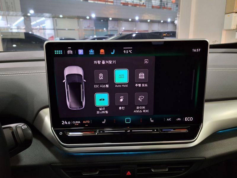 2025 Volkswagen ID.4 Pro photo 11