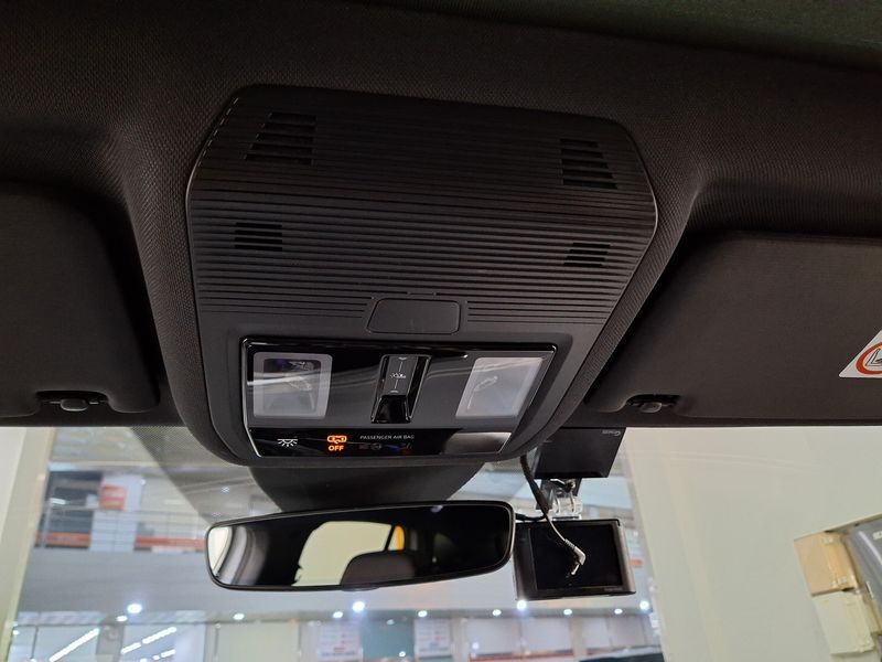 2025 Volkswagen ID.4 Pro photo 14