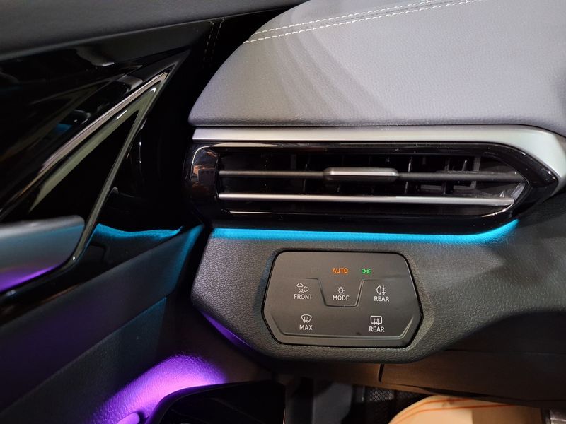 2025 Volkswagen ID.4 Pro photo 15