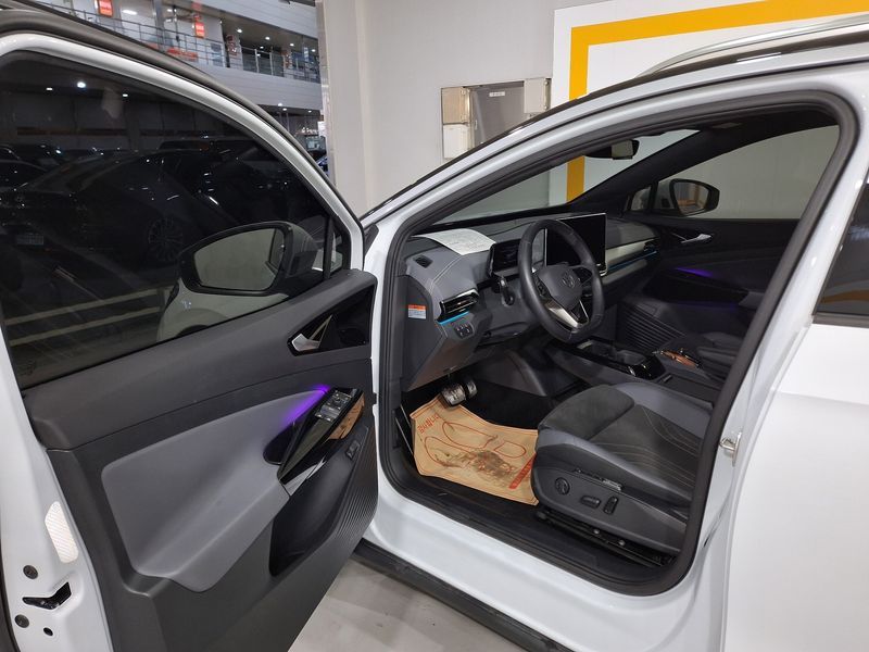 2025 Volkswagen ID.4 Pro photo 16