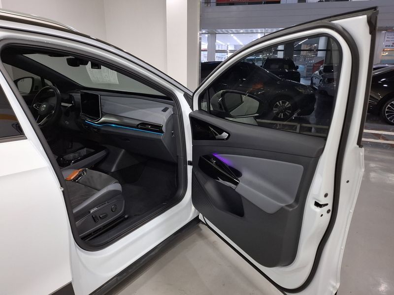 2025 Volkswagen ID.4 Pro photo 17