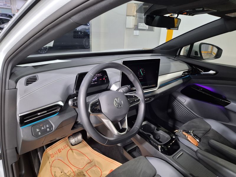 2025 Volkswagen ID.4 Pro photo 18