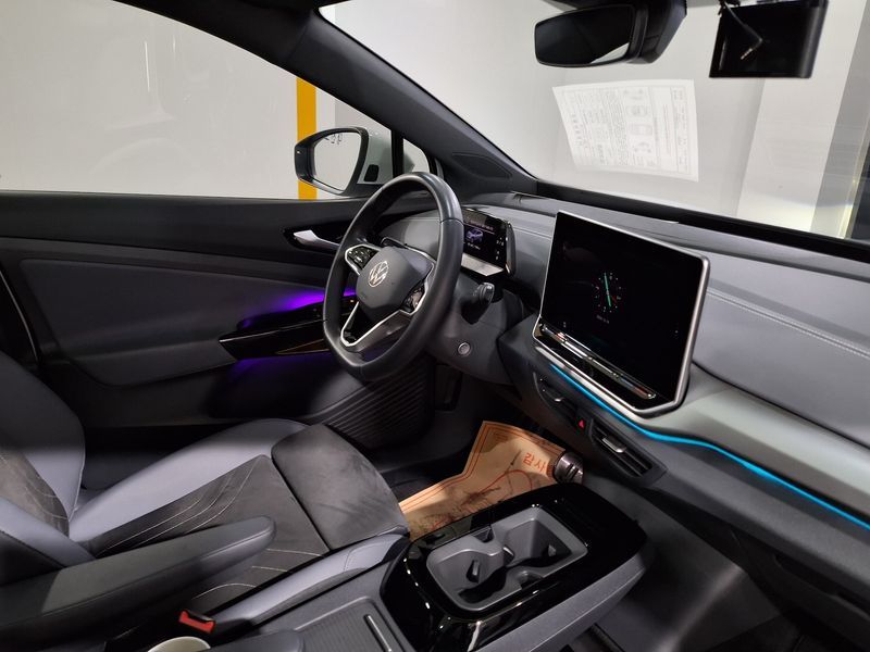 2025 Volkswagen ID.4 Pro photo 19