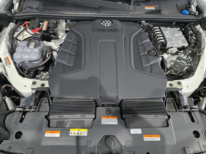 2024 Volkswagen Touareg 3.0 TDI Prestige photo 16