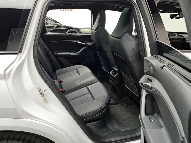 2025 Audi Q6 e-tron Performance Premium photo 11