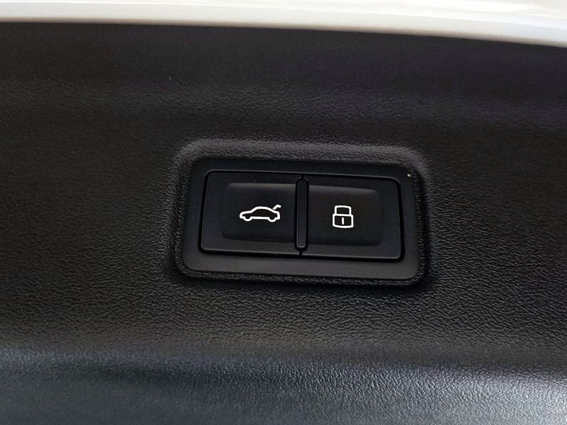 2025 Audi Q6 e-tron Performance Premium photo 17