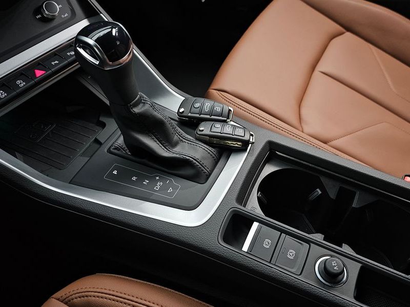 2025 Audi Q3 35 TDI Premium photo 9
