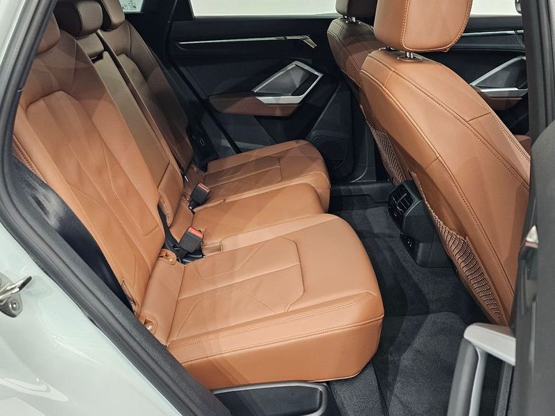 2025 Audi Q3 35 TDI Premium photo 11