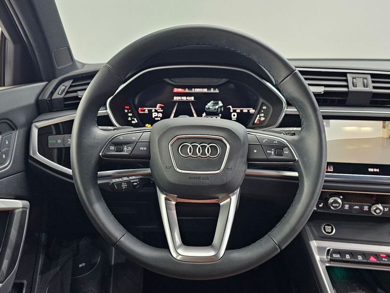 2025 Audi Q3 35 TDI Premium photo 14