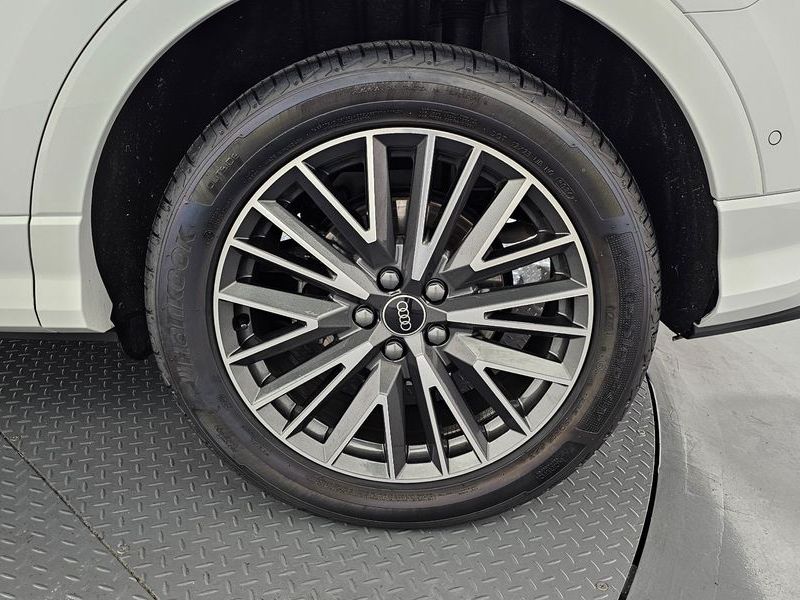 2025 Audi Q3 35 TDI Premium photo 21