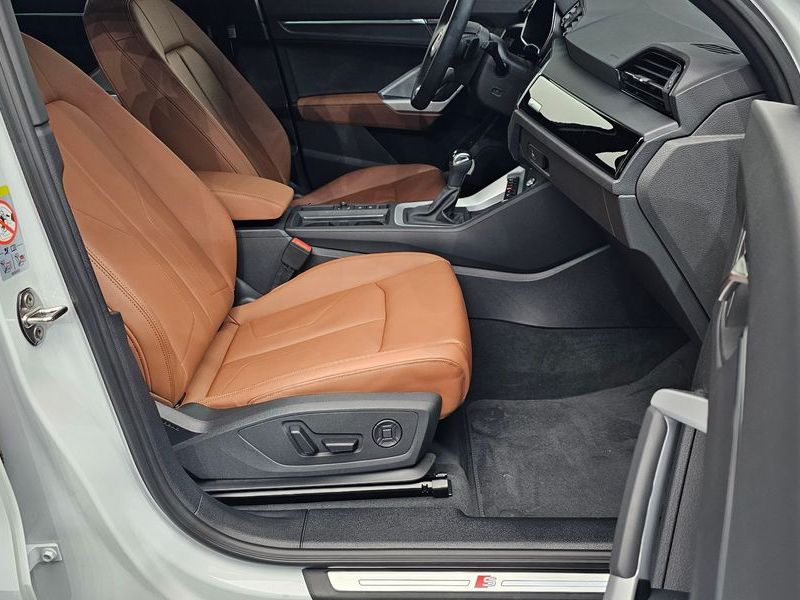 2025 Audi Q3 35 TDI Premium photo 26
