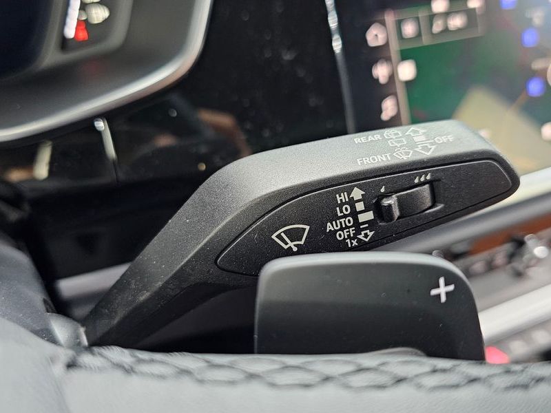 2025 Audi Q3 35 TDI Premium photo 28