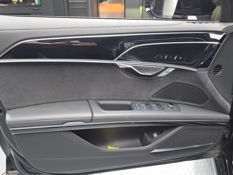 2023 Audi A8 50 TDI Quatrro Black Edition photo 24