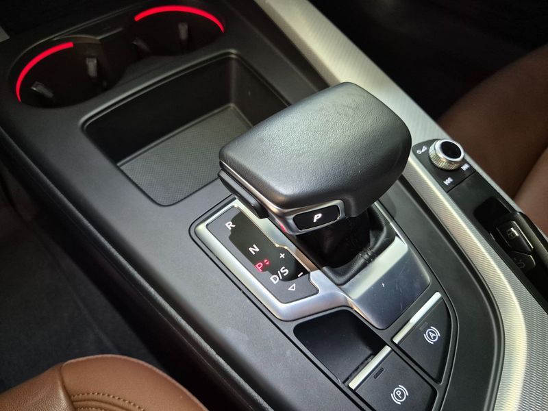 2023 Audi A4 40 TFSI photo 9