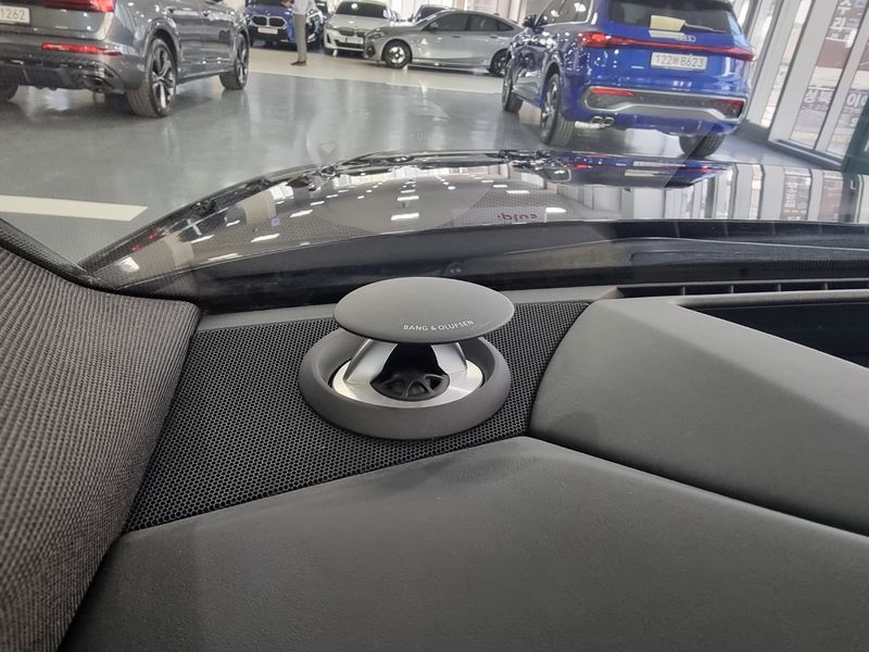 2023 Audi A8 55 TFSI Quattro Premium LWB photo 13