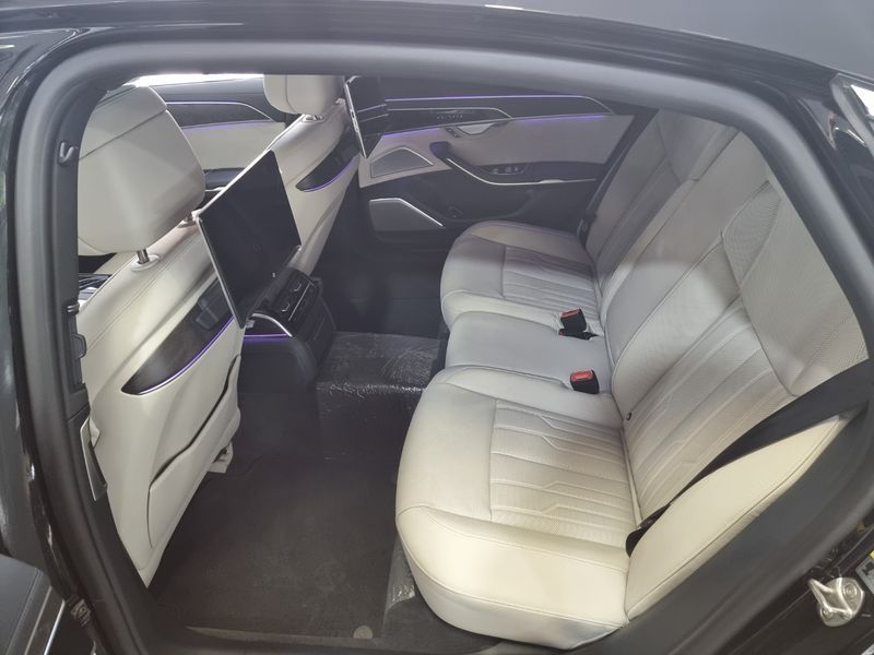 2023 Audi A8 55 TFSI Quattro Premium LWB photo 17