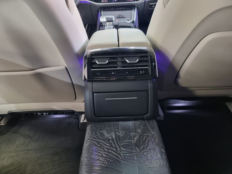 2023 Audi A8 55 TFSI Quattro Premium LWB photo 18