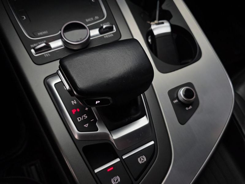 2019 Audi Q7 45 TFSI Quattro photo 9