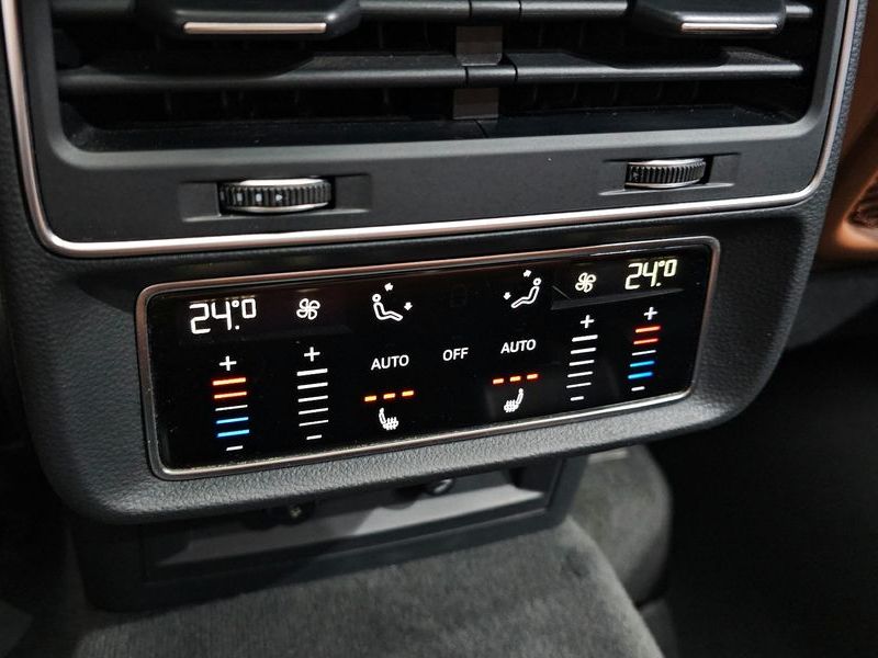 2021 Audi Q7 45 TDI Quattro Premium photo 17