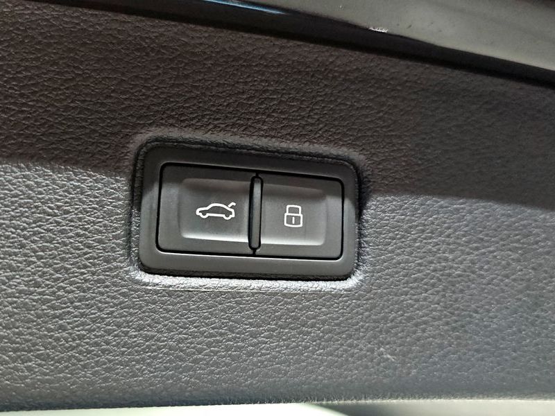 2021 Audi Q7 45 TDI Quattro Premium photo 20