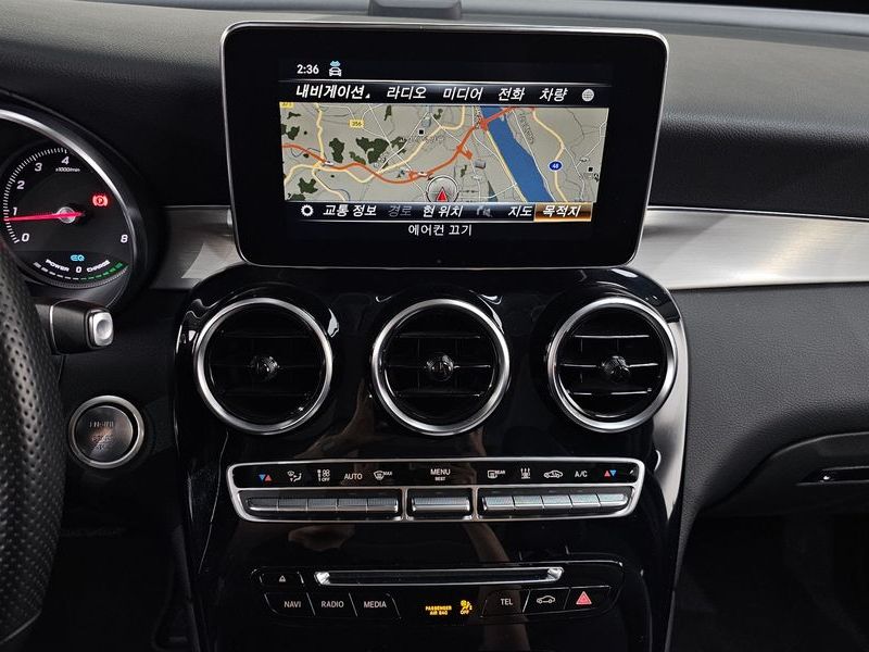 2019 Mercedes-Benz C-Class GLC350e 4MATIC Premium photo 14