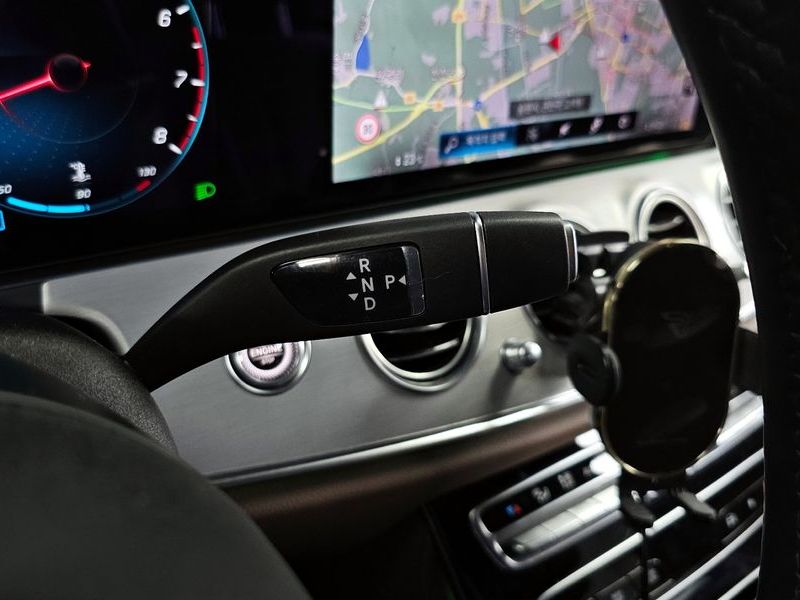 2021 Mercedes-Benz E-Class E250 Avantgarde photo 9