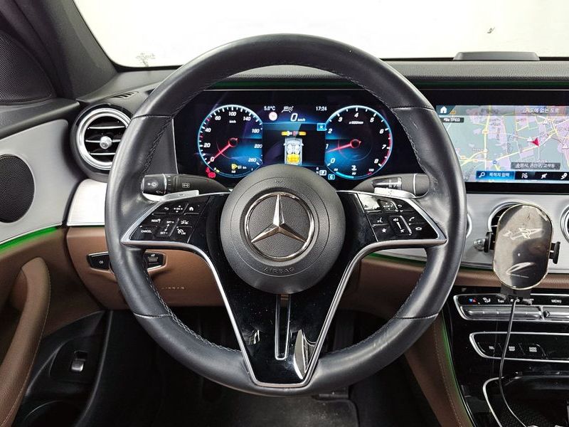 2021 Mercedes-Benz E-Class E250 Avantgarde photo 13