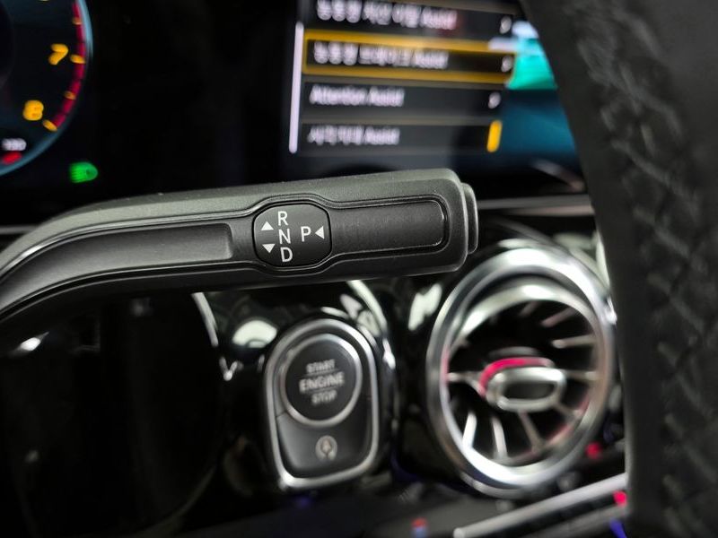 2020 Mercedes-Benz A-Class GLA250 4MATIC photo 9