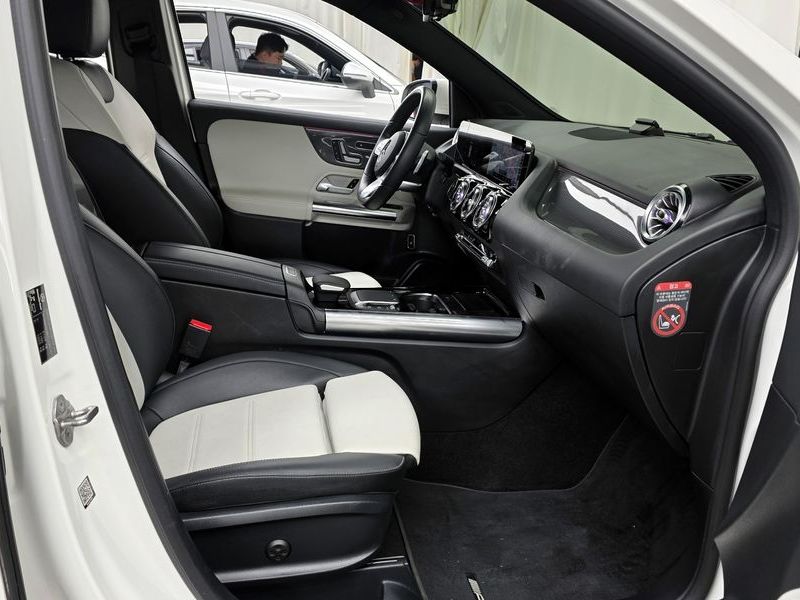2020 Mercedes-Benz A-Class GLA250 4MATIC photo 11
