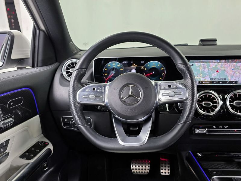 2020 Mercedes-Benz A-Class GLA250 4MATIC photo 13