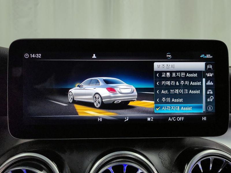 2020 Mercedes-Benz C-Class C200 photo 16
