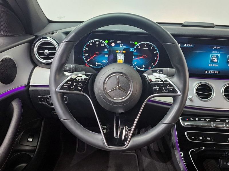 2021 Mercedes-Benz E-Class E250 Avantgarde photo 12