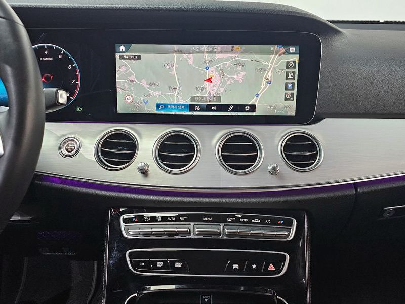 2021 Mercedes-Benz E-Class E250 Avantgarde photo 13