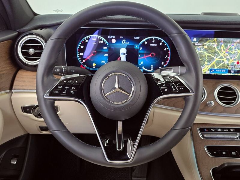 2021 Mercedes-Benz E-Class E250 Exclusive photo 13