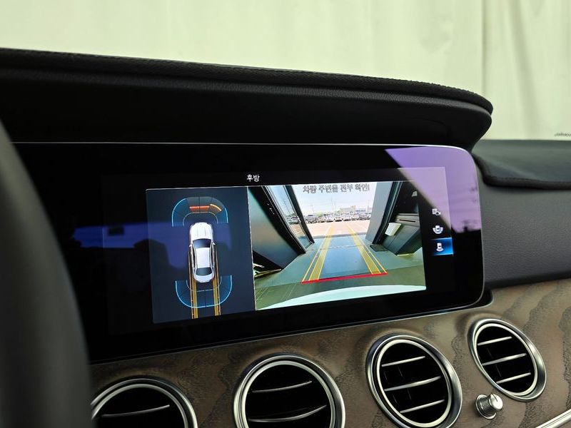 2021 Mercedes-Benz E-Class E250 Exclusive photo 14