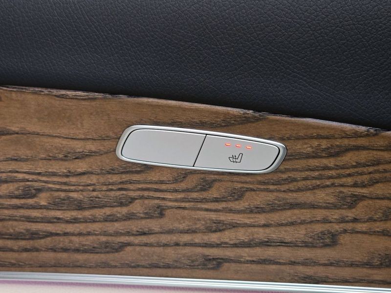 2021 Mercedes-Benz E-Class E250 Exclusive photo 16