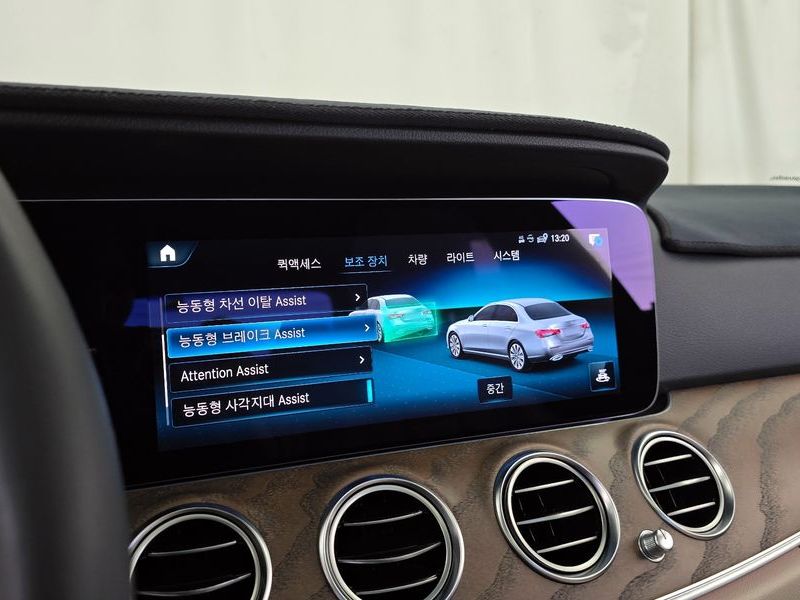 2021 Mercedes-Benz E-Class E250 Exclusive photo 30