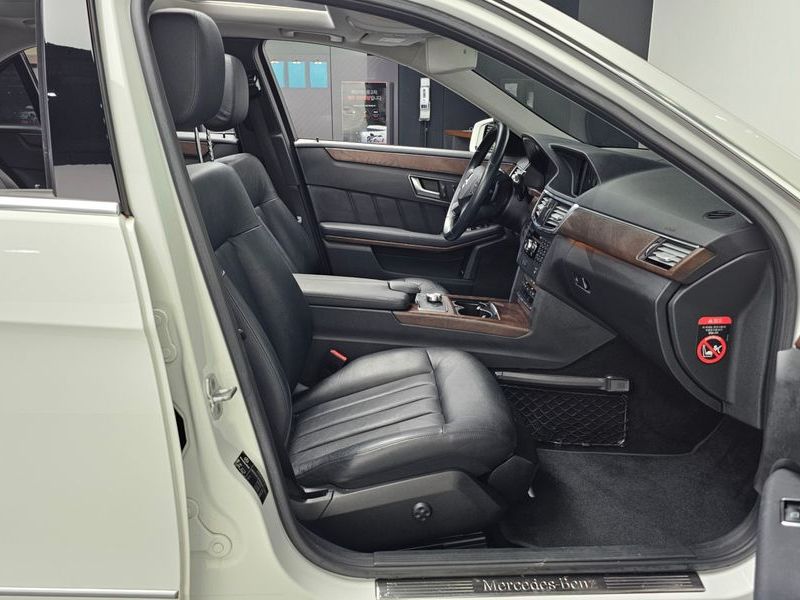 2013 Mercedes-Benz E-Class E300 Elegance photo 11